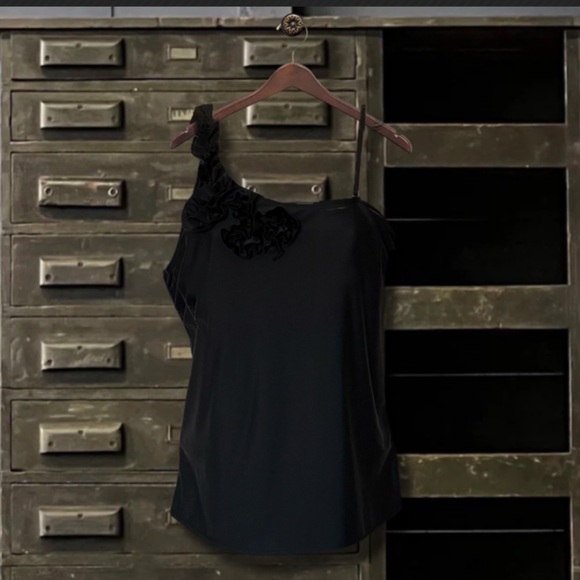 ELLE • Elegant Black One-Shoulder Ruffle Flower Top - Picture 3 of 3